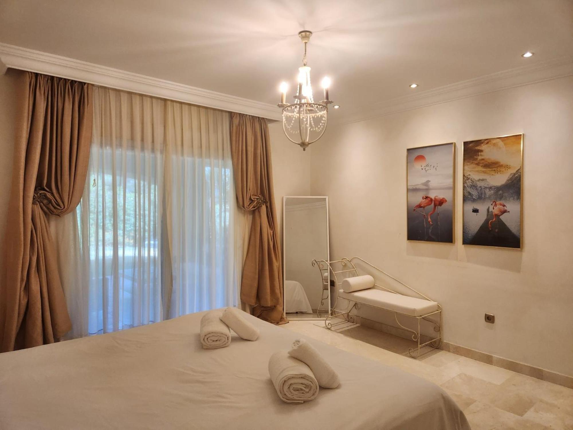 Luxury 2 Bedroom Apartment, Sierra Blanca, Apartamento